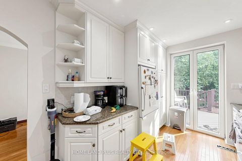Photo 13 at 521 Hillsdale Avenue E, Mount Pleasant East, Toronto