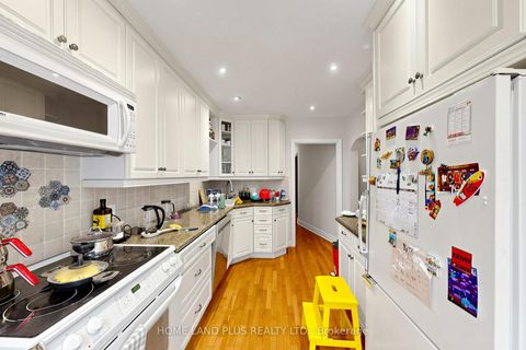 Photo 15 at 521 Hillsdale Avenue E, Mount Pleasant East, Toronto