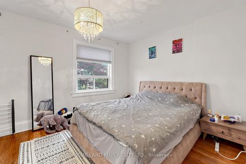 Photo 17 at 521 Hillsdale Avenue E, Mount Pleasant East, Toronto