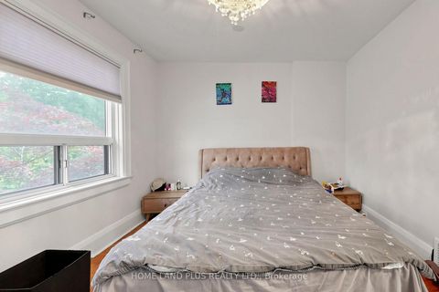 Photo 18 at 521 Hillsdale Avenue E, Mount Pleasant East, Toronto
