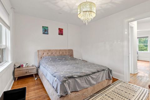 Photo 19 at 521 Hillsdale Avenue E, Mount Pleasant East, Toronto