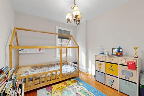 Photo 24 at 521 Hillsdale Avenue E, Mount Pleasant East, Toronto