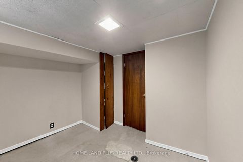 Photo 29 at 521 Hillsdale Avenue E, Mount Pleasant East, Toronto