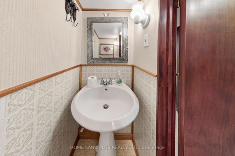 Photo 30 at 521 Hillsdale Avenue E, Mount Pleasant East, Toronto