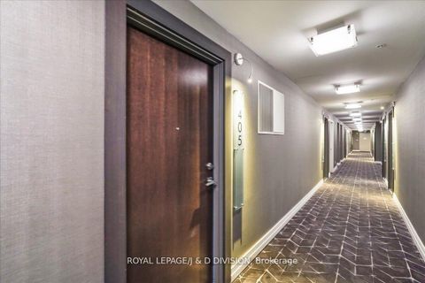 Photo 3 at 405 - 90 Niagara Street, Niagara, Toronto