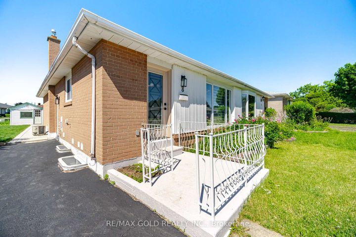 Photo 2 at 8 Athlone Avenue, Avondale, Brampton
