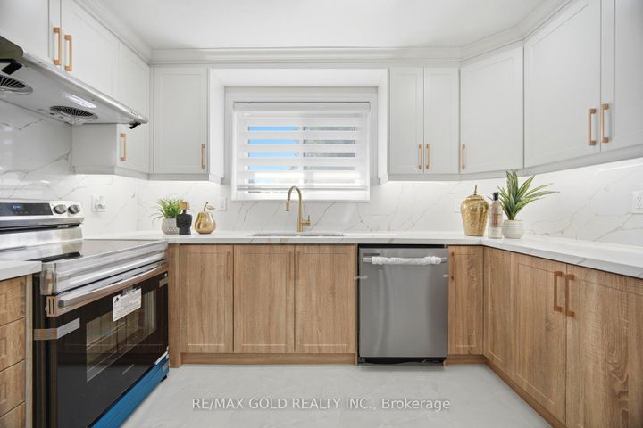 Photo 10 at 8 Athlone Avenue, Avondale, Brampton
