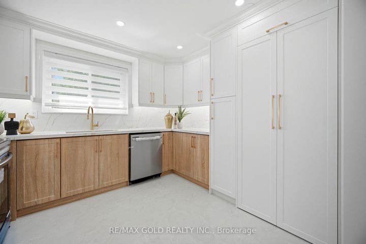 Photo 11 at 8 Athlone Avenue, Avondale, Brampton
