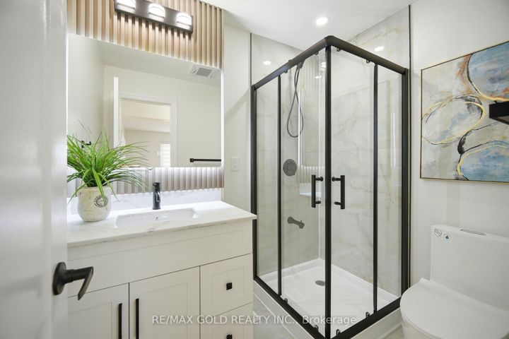 Photo 20 at 8 Athlone Avenue, Avondale, Brampton