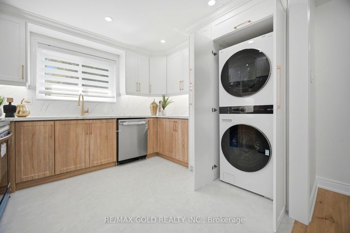Photo 24 at 8 Athlone Avenue, Avondale, Brampton