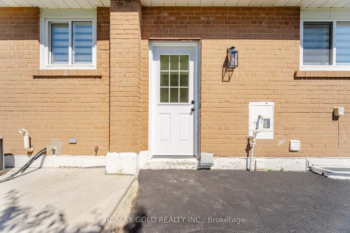 Photo 25 at 8 Athlone Avenue, Avondale, Brampton