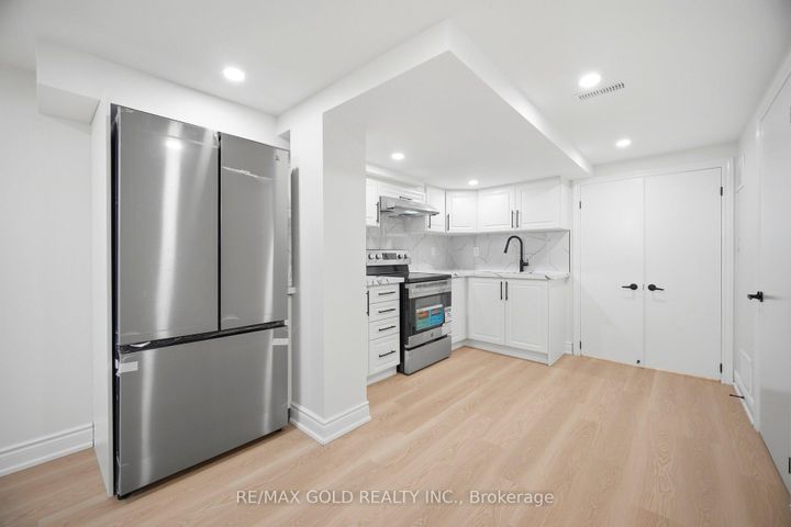 Photo 29 at 8 Athlone Avenue, Avondale, Brampton