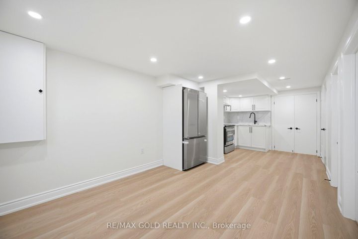 Photo 33 at 8 Athlone Avenue, Avondale, Brampton