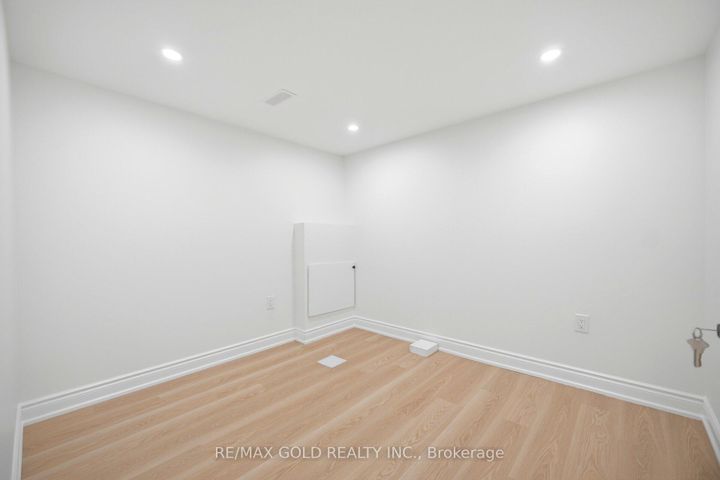 Photo 42 at 8 Athlone Avenue, Avondale, Brampton