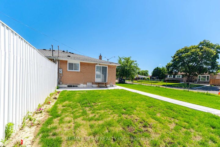 Photo 46 at 8 Athlone Avenue, Avondale, Brampton