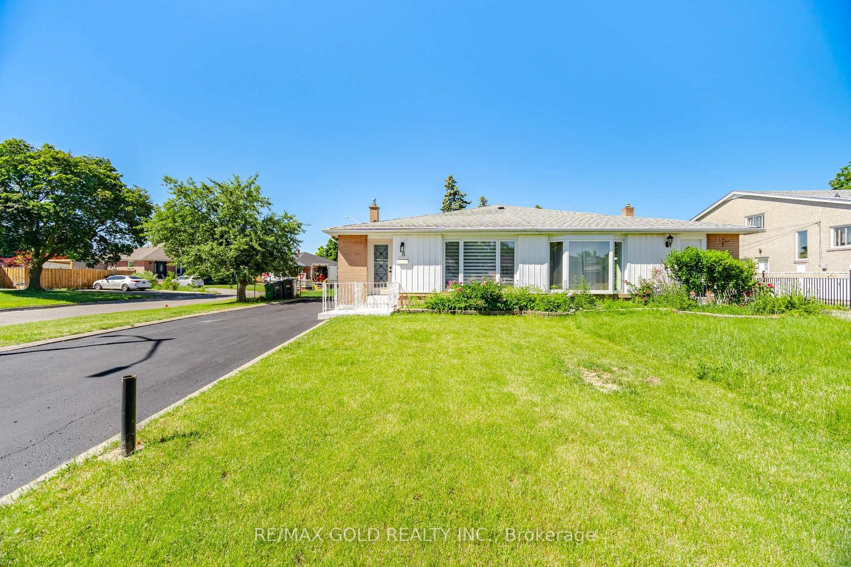 8 Athlone Avenue, Avondale, Brampton 2