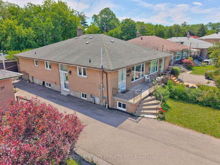 Photo 5 at 37 Newlin Crescent, Jane Heights, Toronto
