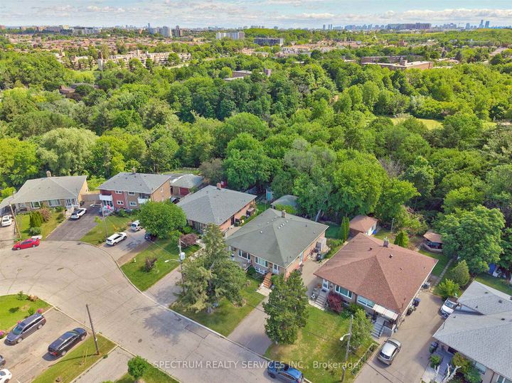 Photo 8 at 37 Newlin Crescent, Jane Heights, Toronto