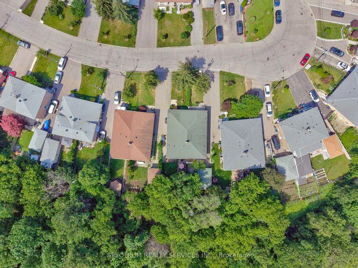 Photo 9 at 37 Newlin Crescent, Jane Heights, Toronto