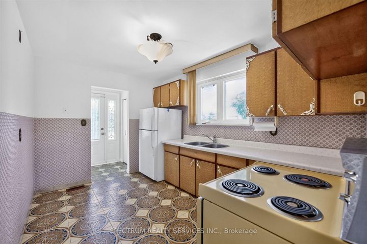 Photo 21 at 37 Newlin Crescent, Jane Heights, Toronto