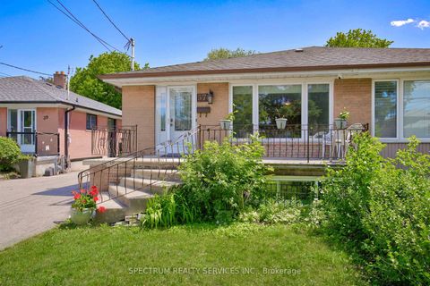 Photo 2 at 37 Newlin Crescent, Jane Heights, Toronto