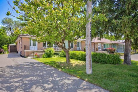 Photo 4 at 37 Newlin Crescent, Jane Heights, Toronto