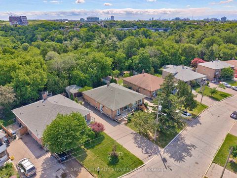 Photo 6 at 37 Newlin Crescent, Jane Heights, Toronto