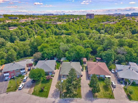 Photo 7 at 37 Newlin Crescent, Jane Heights, Toronto