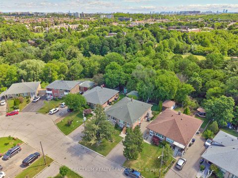 Photo 8 at 37 Newlin Crescent, Jane Heights, Toronto