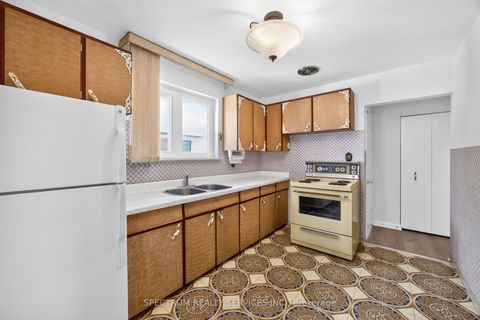 Photo 19 at 37 Newlin Crescent, Jane Heights, Toronto