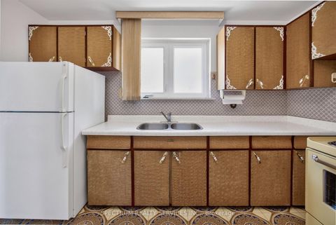 Photo 20 at 37 Newlin Crescent, Jane Heights, Toronto