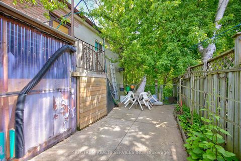 Photo 46 at 37 Newlin Crescent, Jane Heights, Toronto