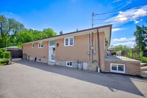 Photo 48 at 37 Newlin Crescent, Jane Heights, Toronto