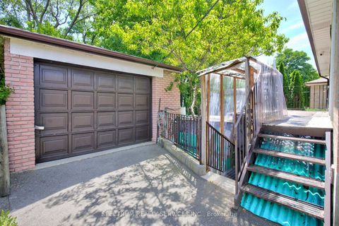 Photo 49 at 37 Newlin Crescent, Jane Heights, Toronto