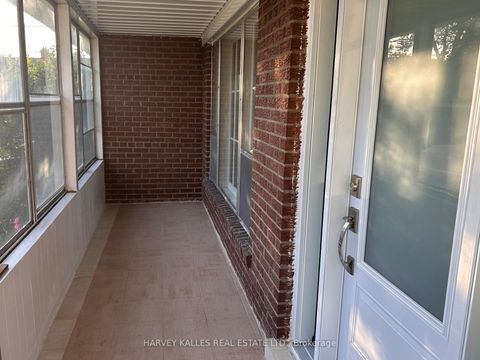 Photo 2 at 205 Vauxhall Drive, Dorset Park, Toronto