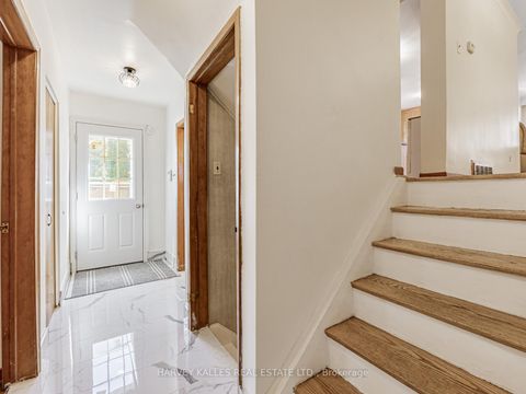 Photo 4 at 205 Vauxhall Drive, Dorset Park, Toronto