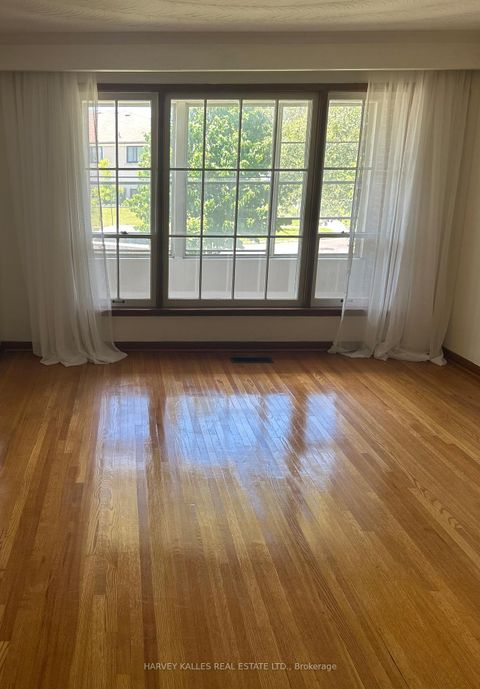 Photo 5 at 205 Vauxhall Drive, Dorset Park, Toronto