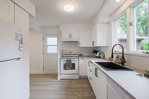 Photo 8 at 128 Moores Beach Road, Virginia, Georgina