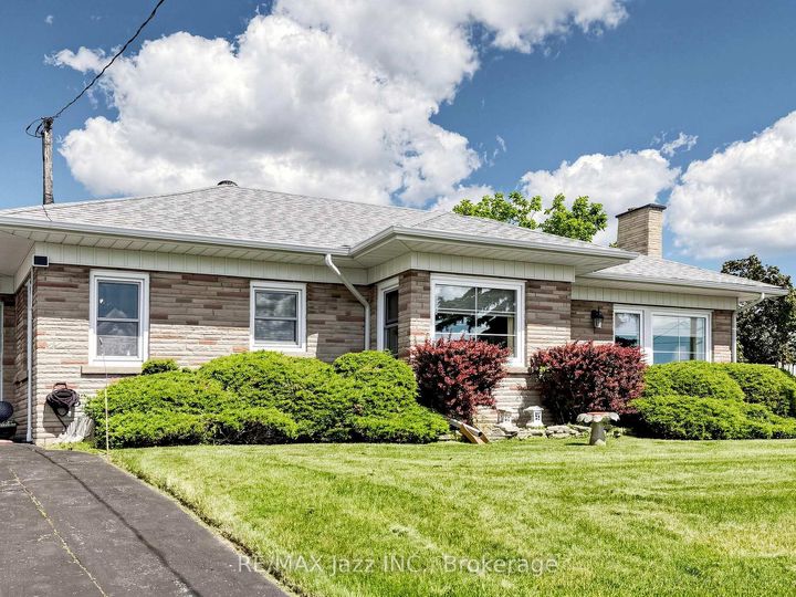 Photo 4 at 83 Stevenson Road N, McLaughlin, Oshawa