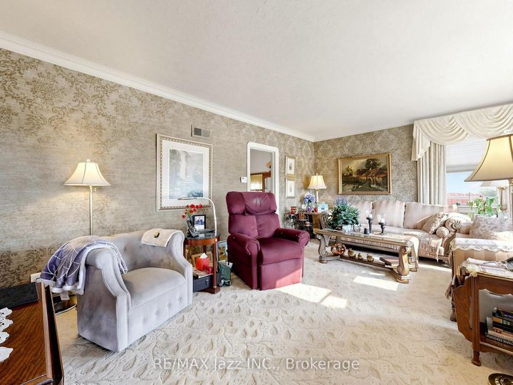 Photo 7 at 83 Stevenson Road N, McLaughlin, Oshawa