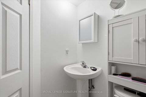 Photo 11 at 413 - 550 Front Street W, Waterfront Communities C1, Toronto