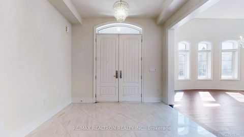 Photo 6 at 52 Rolling Green Court, Kleinburg, Vaughan