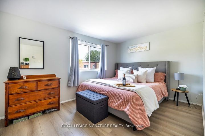 Photo 9 at 106 Thorny Vineway, Bayview Village, Toronto