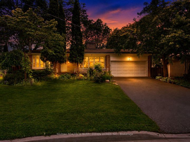 Photo 1 at 8 Boldmere Crescent, Bayview Village, Toronto