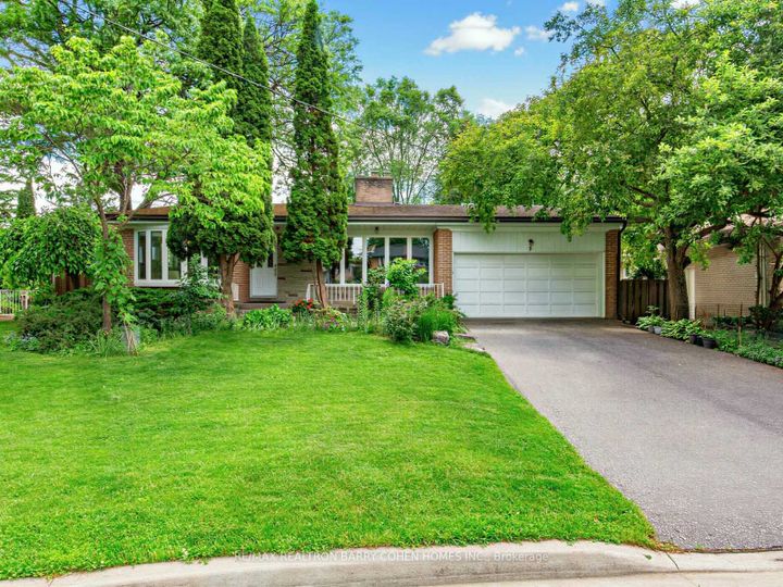Photo 2 at 8 Boldmere Crescent, Bayview Village, Toronto