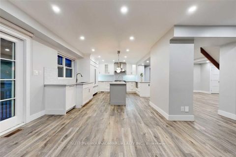 Photo 7 at 5 Donnybrook Lane, Kingsway South, Toronto