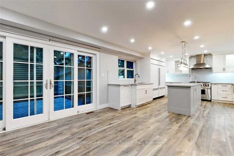 Photo 9 at 5 Donnybrook Lane, Kingsway South, Toronto