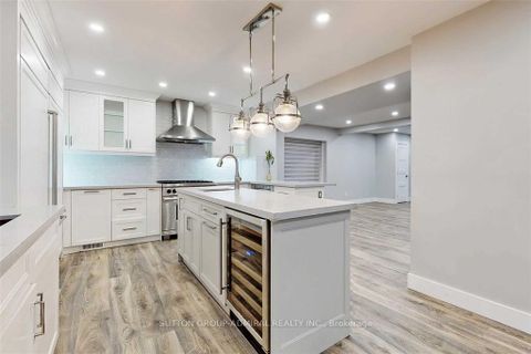 Photo 11 at 5 Donnybrook Lane, Kingsway South, Toronto