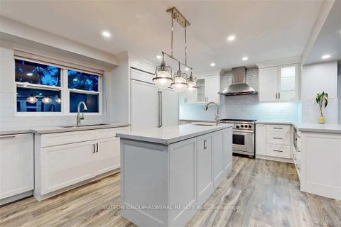 Photo 12 at 5 Donnybrook Lane, Kingsway South, Toronto