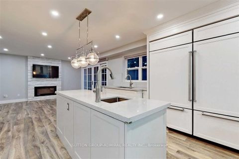 Photo 13 at 5 Donnybrook Lane, Kingsway South, Toronto